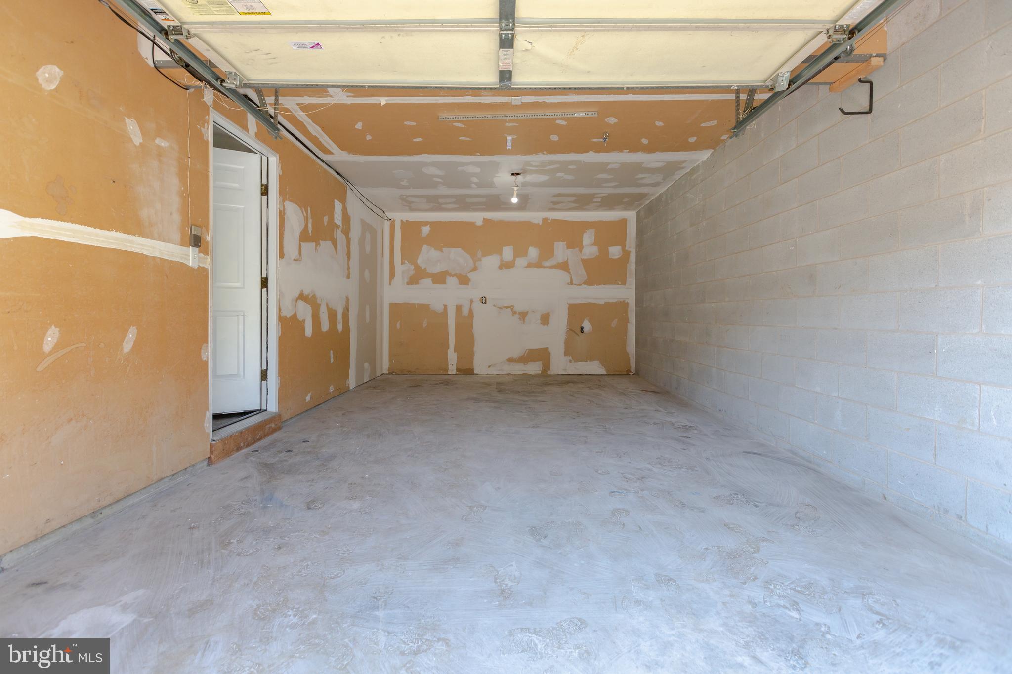 39 Tupelo Street Lititz, PA 17543 - Photo 26 of 27 Garage