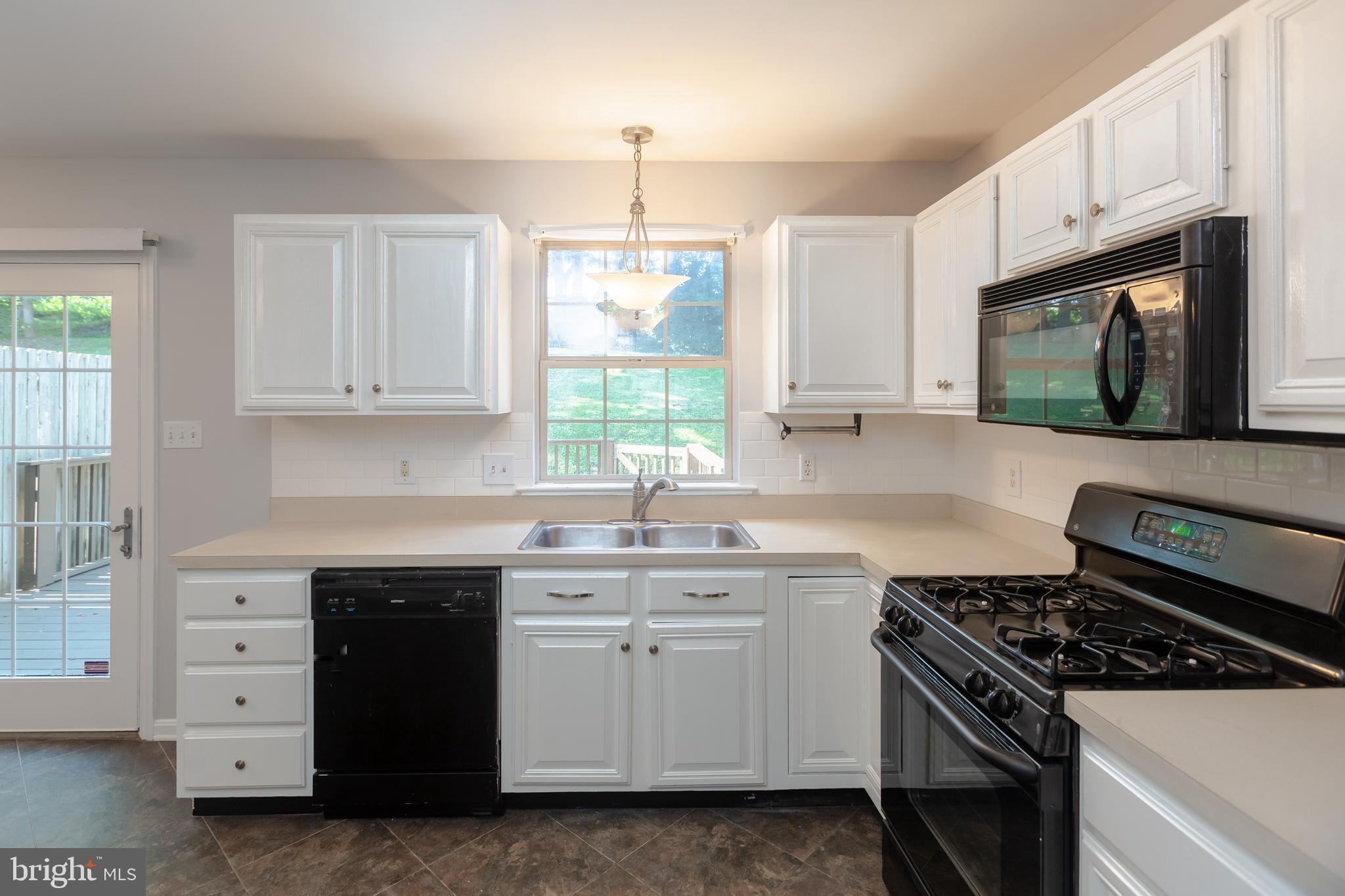 39 Tupelo Street Lititz, PA 17543 - Photo 10 of 27 Kitchen