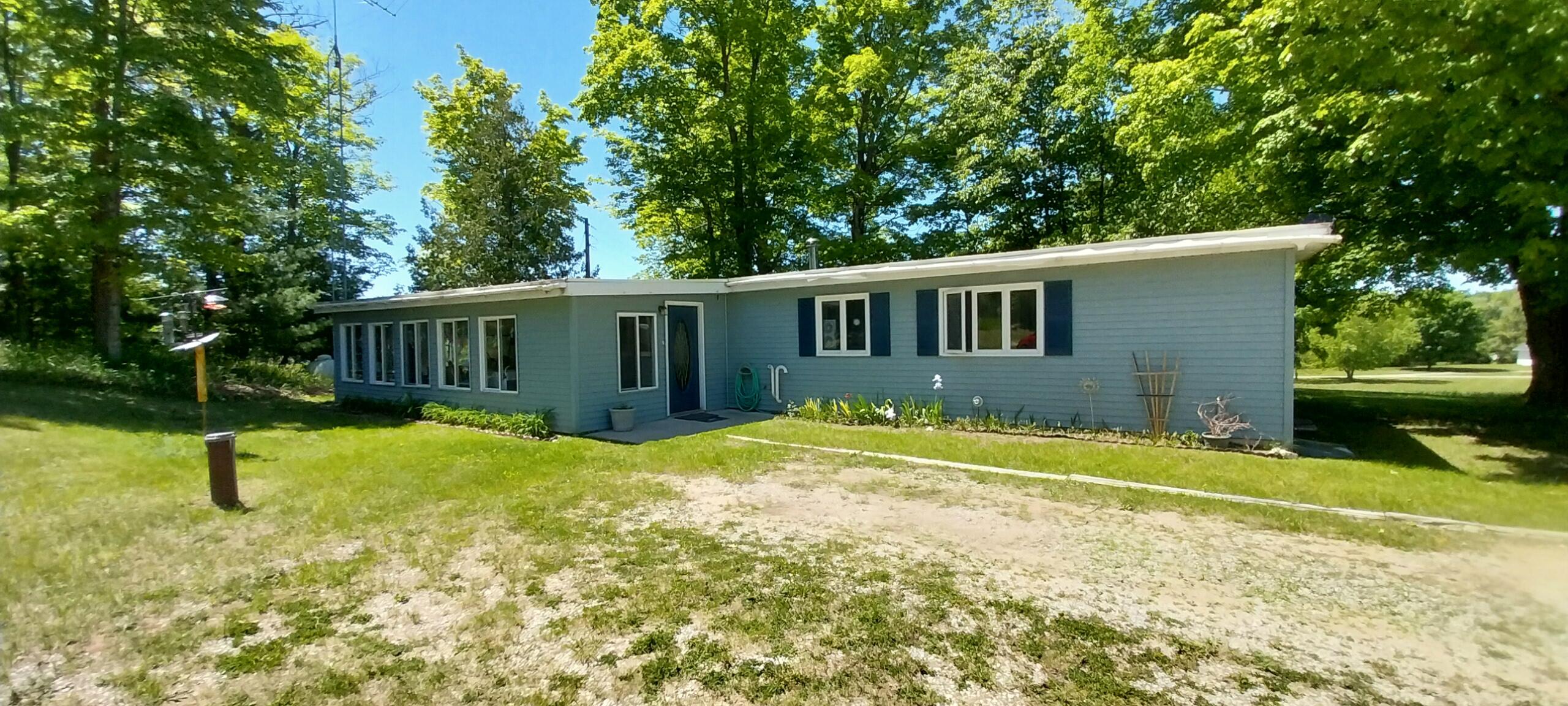 W1033 Local 32 Road, Unit 32 Carney, MI 49812 - Photo 1 of 1 20240530_131450
