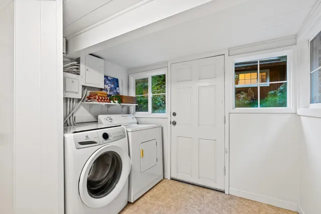 a view of a storage & utility room with washer and dryer