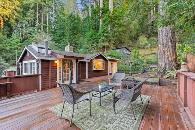 a view of a house with backyard and sitting area