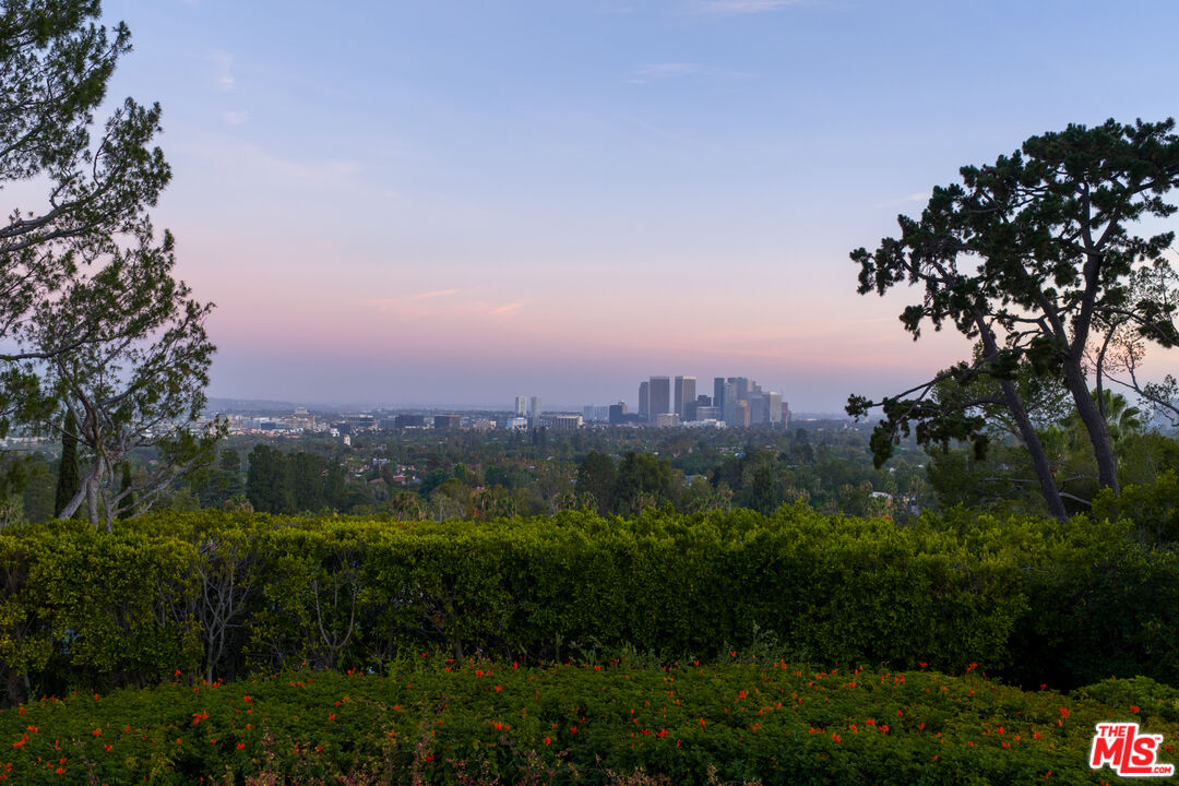 1122 La Altura Road Beverly Hills, CA 90210 - Photo 40 of 44