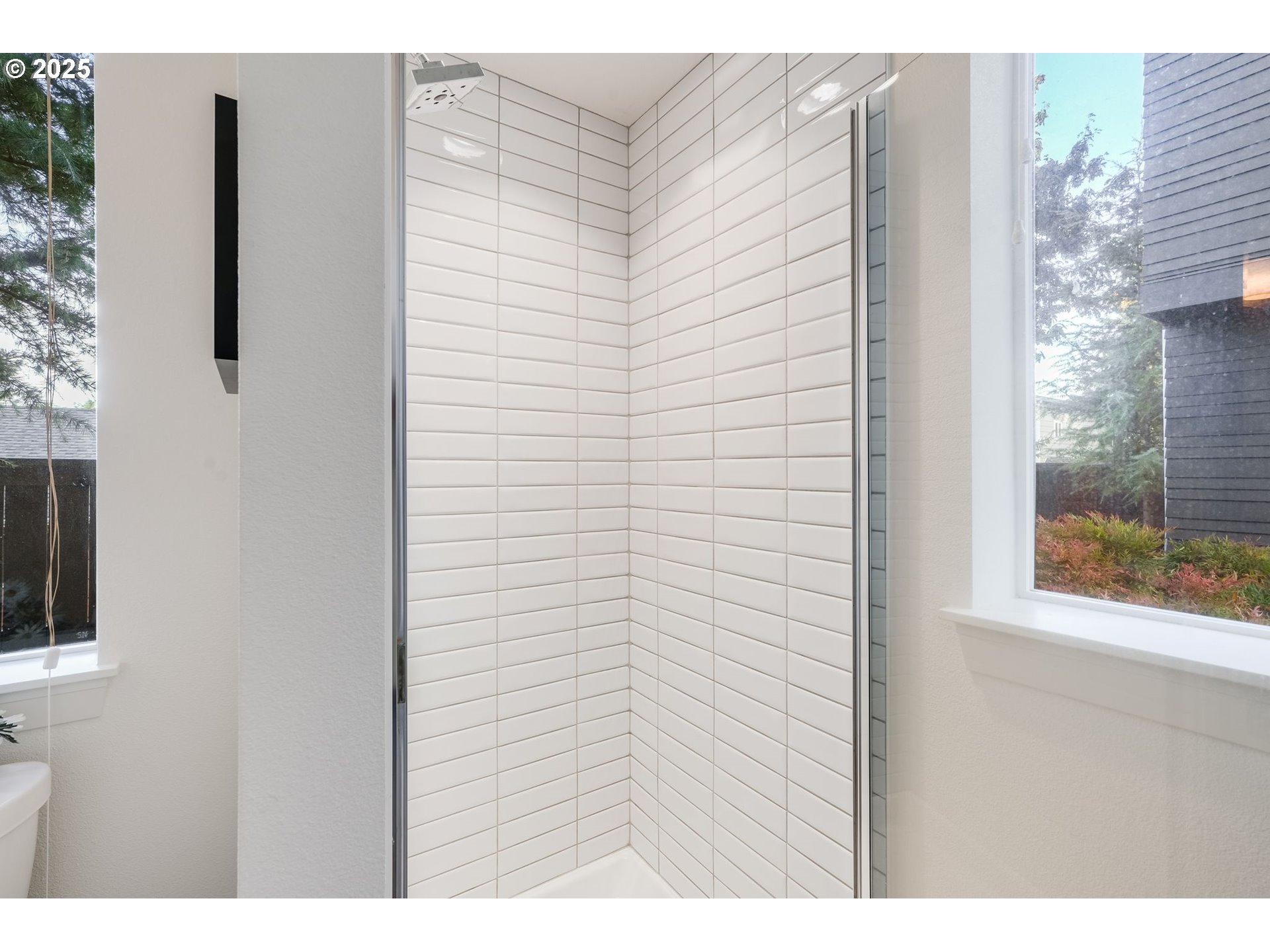 77 Northeast 58th Avenue Portland, OR 97213 - Photo 13 of 36 a view of balcony with window