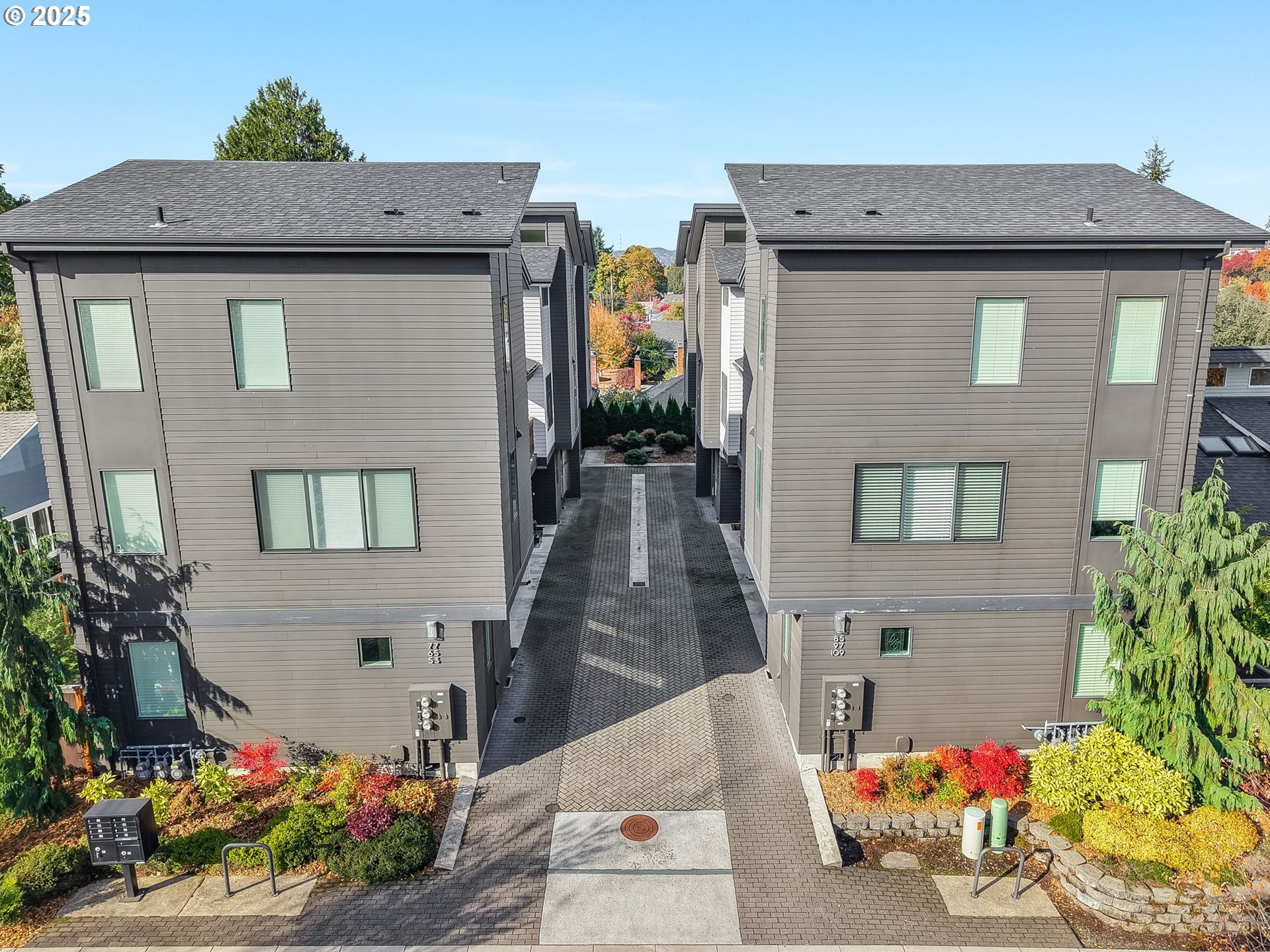 77 Northeast 58th Avenue Portland, OR 97213 - Photo 29 of 36 a front view of a house with a yard