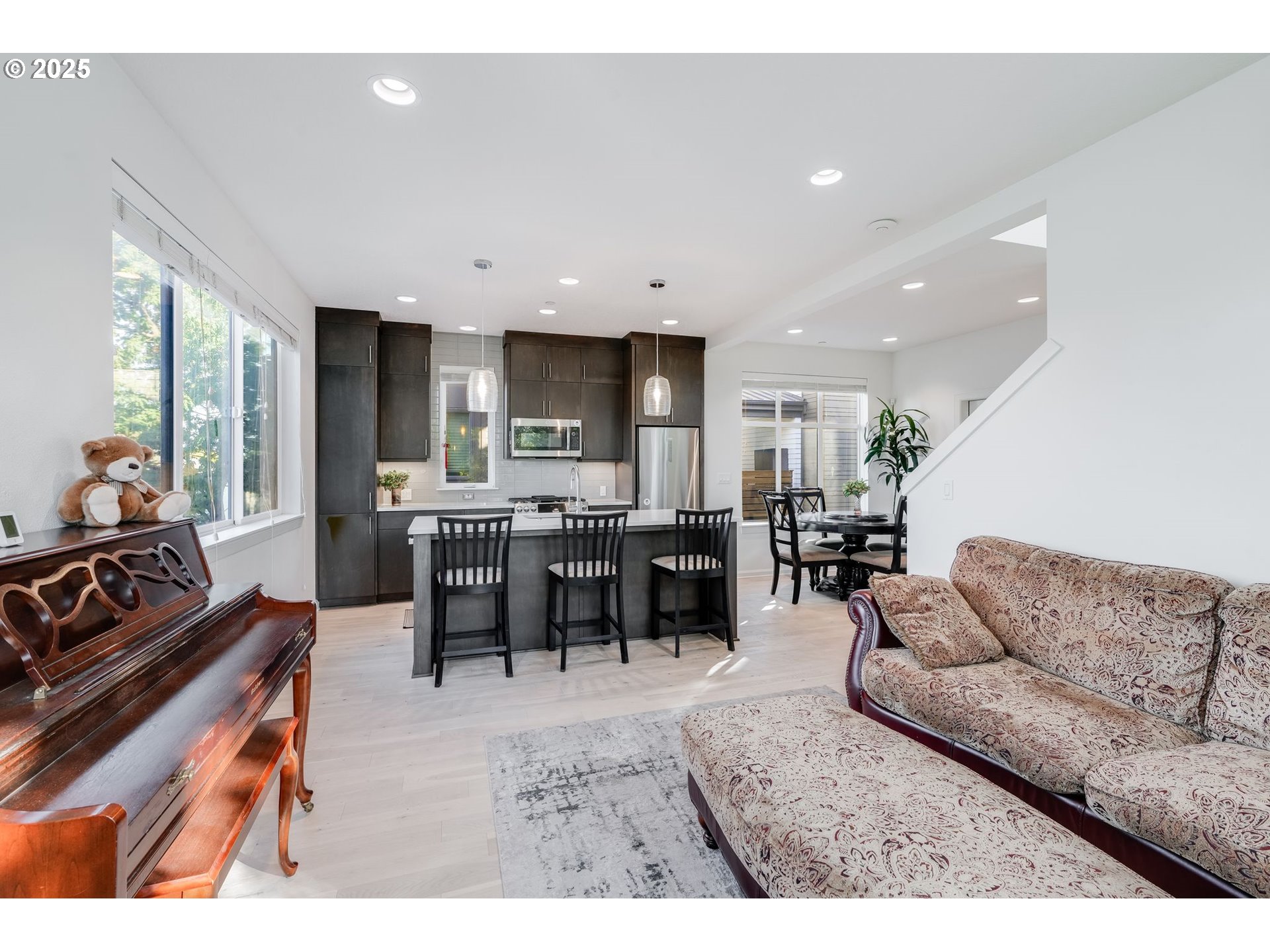 77 Northeast 58th Avenue Portland, OR 97213 - Photo 3 of 36 a living room with furniture and kitchen view