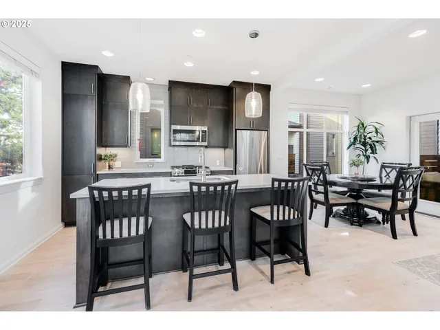 a view of entryway with furniture