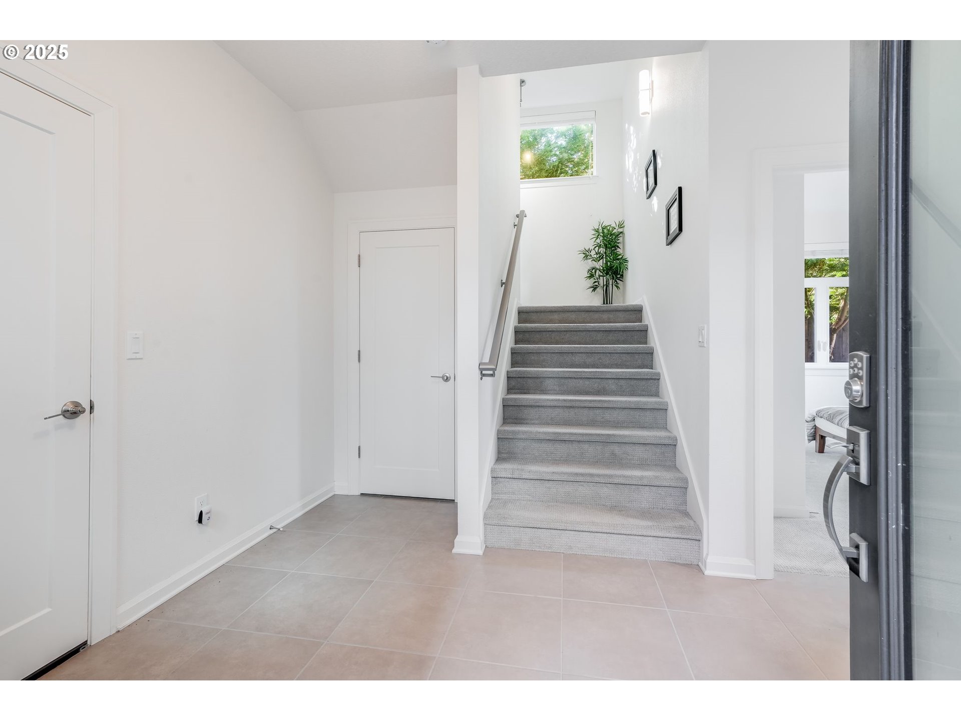 77 Northeast 58th Avenue Portland, OR 97213 - Photo 7 of 36 a view of entryway with furniture