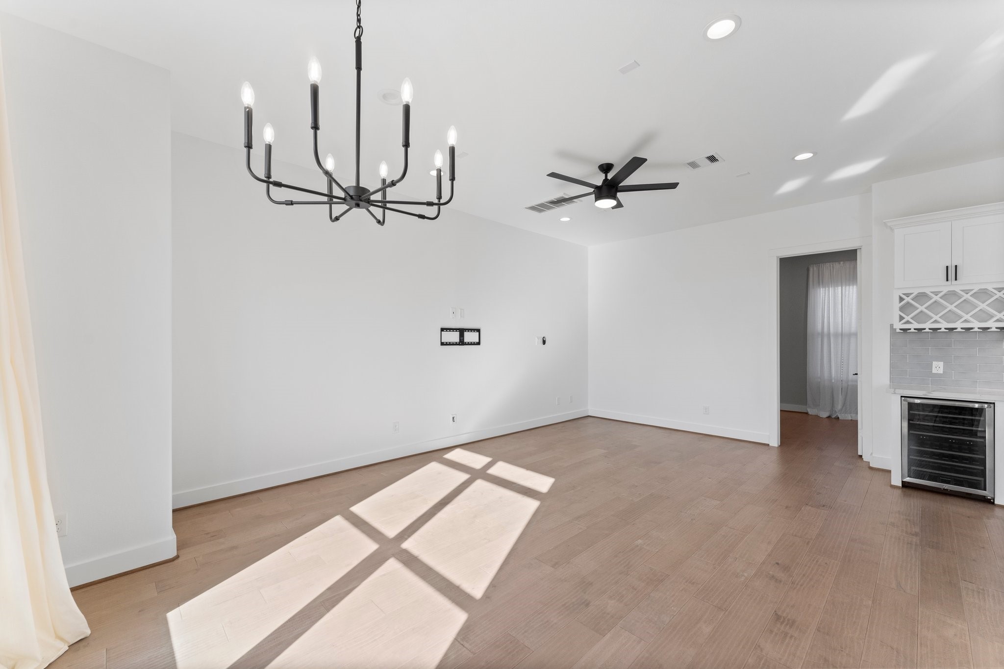 1602 Chestnut Street Houston, TX 77009 - Photo 13 of 49 an empty room with a ceiling fan and a window