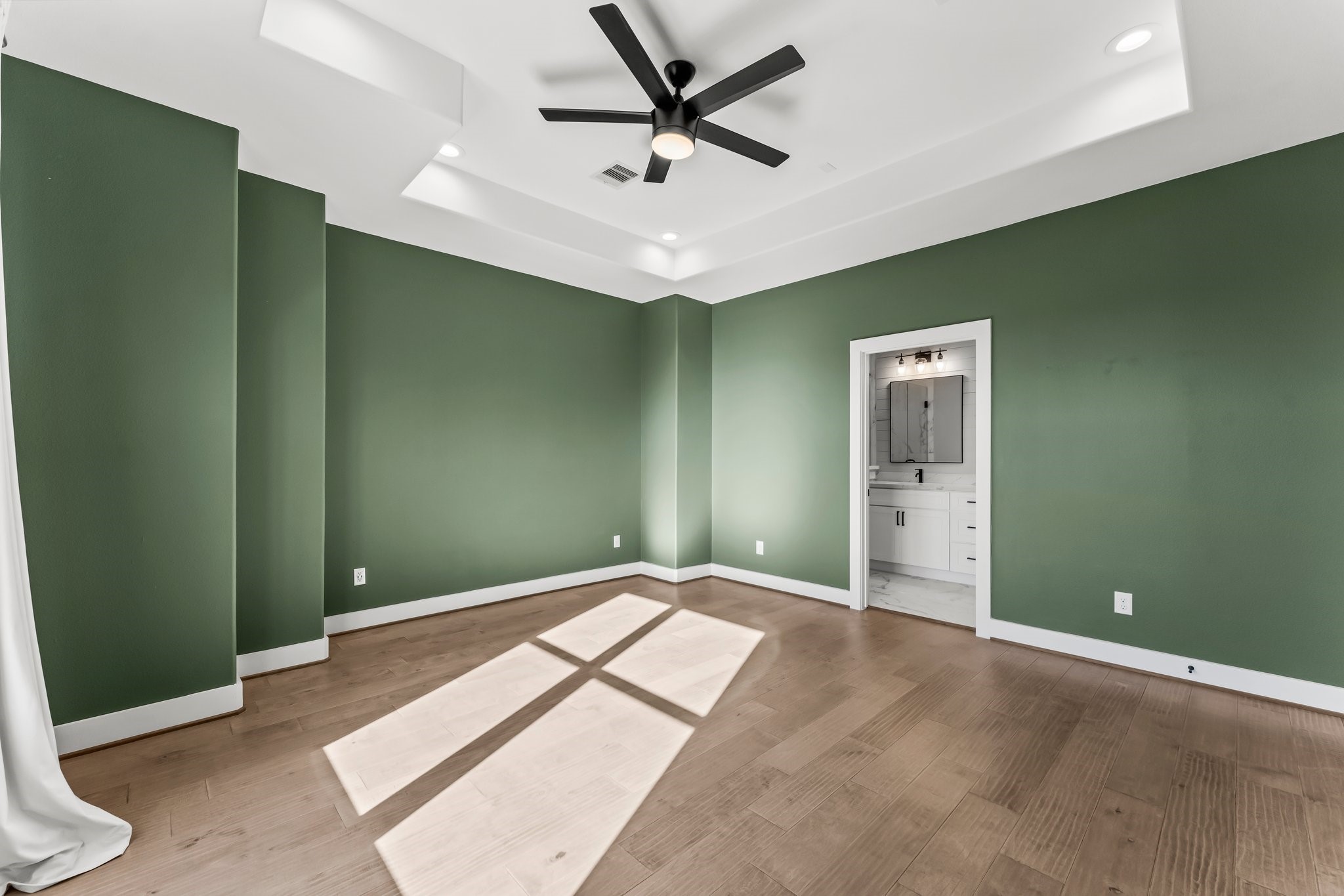 1602 Chestnut Street Houston, TX 77009 - Photo 33 of 49 a view of a livingroom with a ceiling fan and window