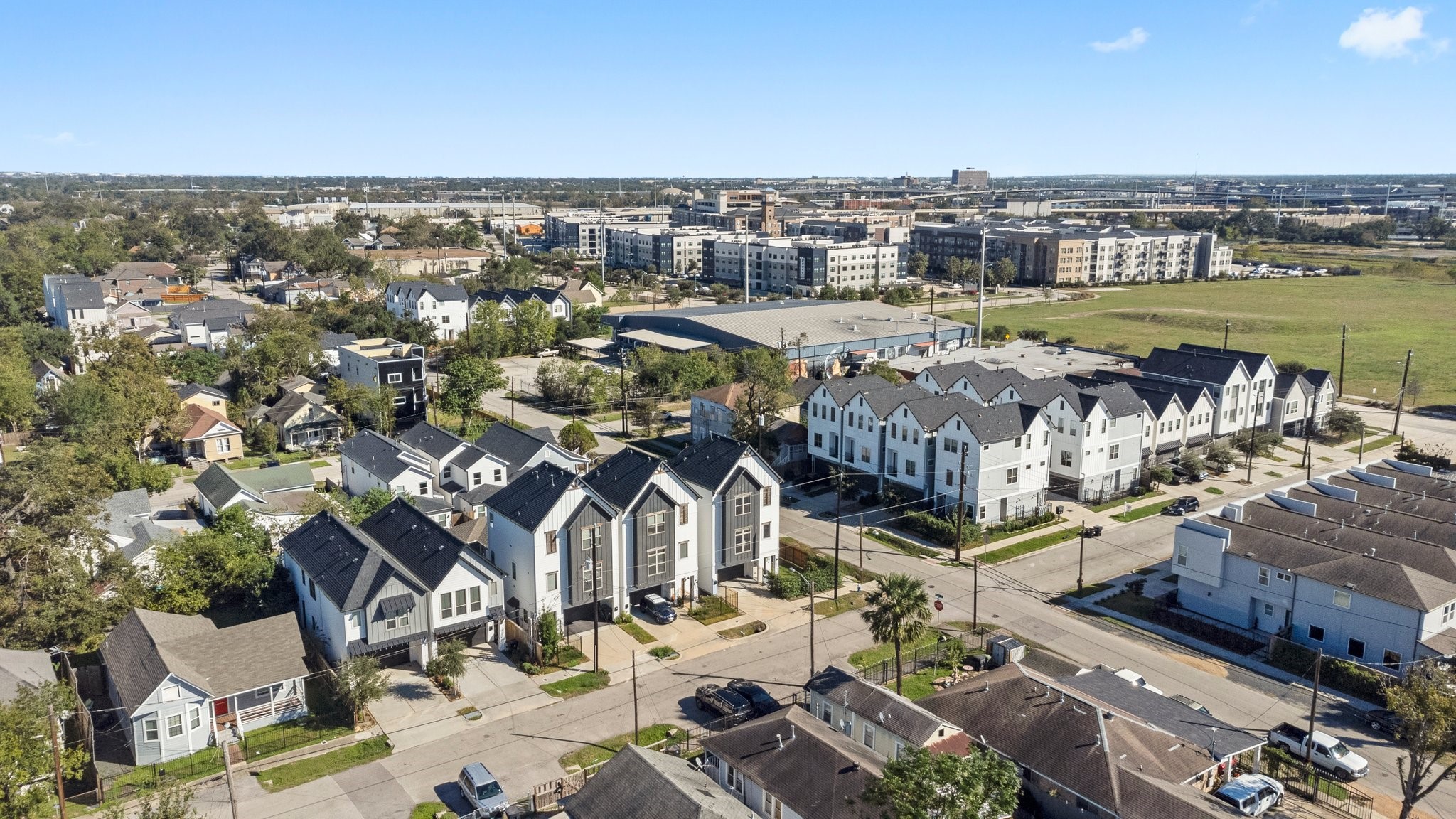 1602 Chestnut Street Houston, TX 77009 - Photo 40 of 49 a view of city with ocean