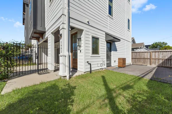 $2,950 | 1602 Chestnut Street, Houston, TX 77009