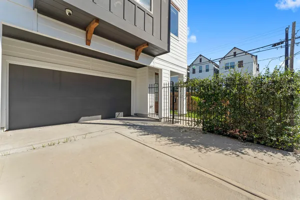 $2,950 | 1602 Chestnut Street, Houston, TX 77009