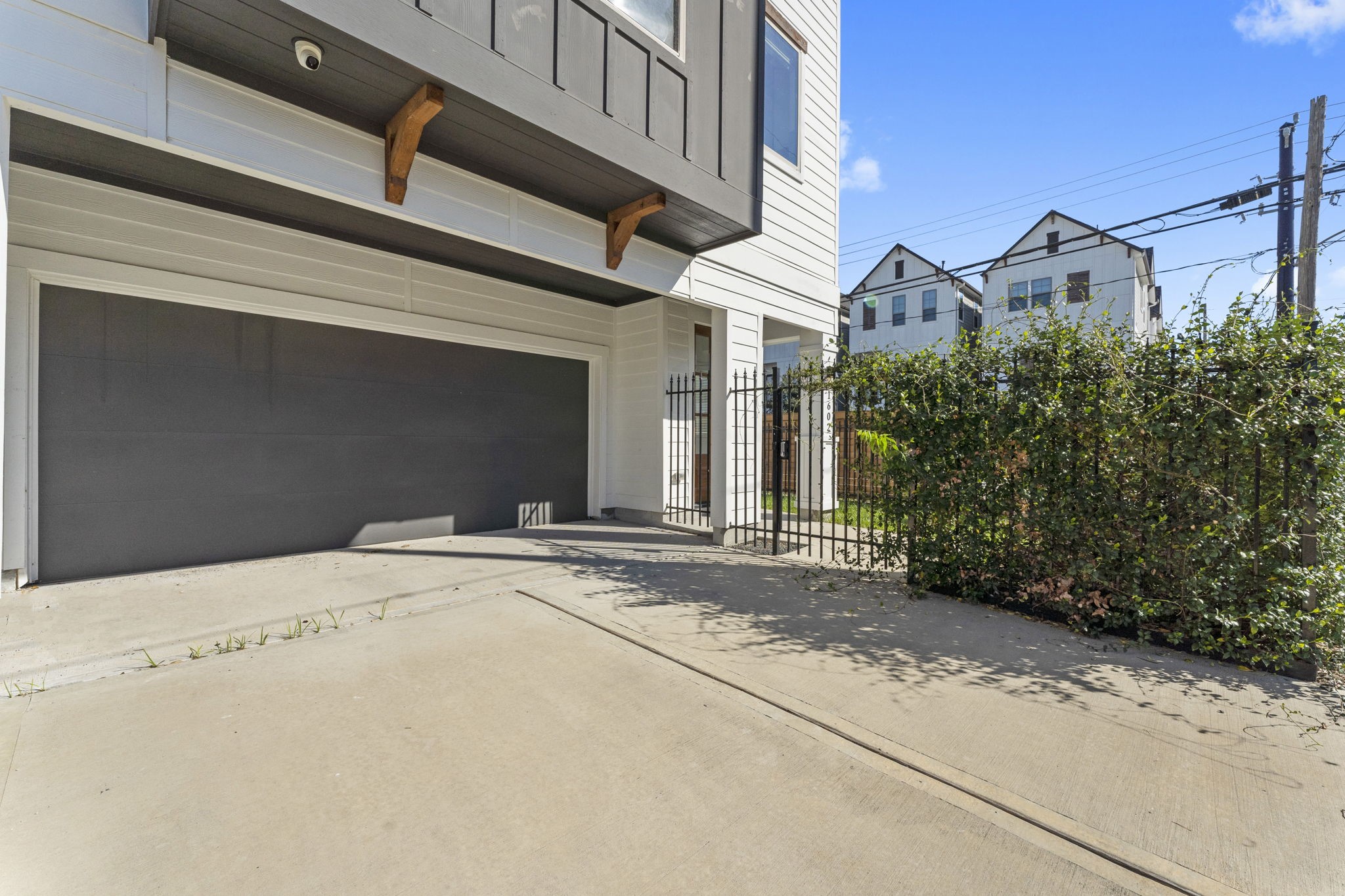 1602 Chestnut Street Houston, TX 77009 - Photo 47 of 49 a backyard of a house with yard and outdoor seating