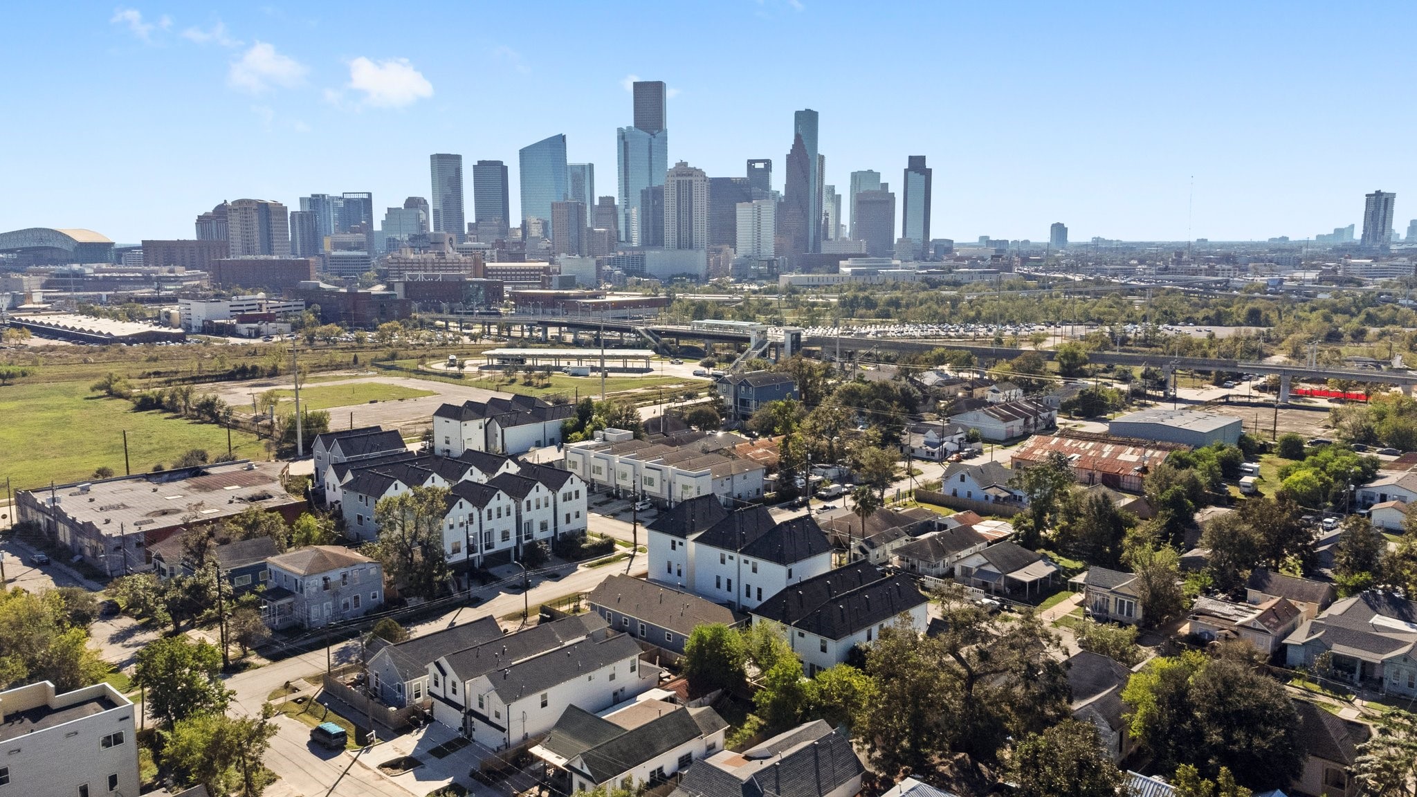 1602 Chestnut Street Houston, TX 77009 - Photo 9 of 49 a view of a city with tall buildings