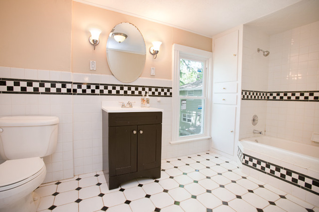 306 Read Street Elburn, IL 60119 - Photo 8 of 18 a bathroom with a sink a toilet and shower