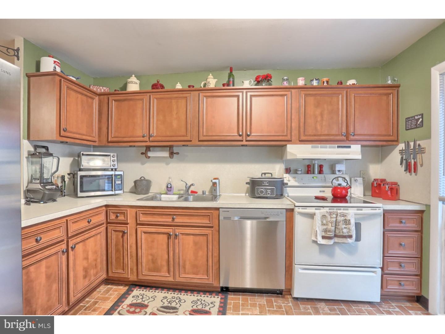 8 Club Lane Reading, PA 19607 - Photo 3 of 20 Gallery Image 3