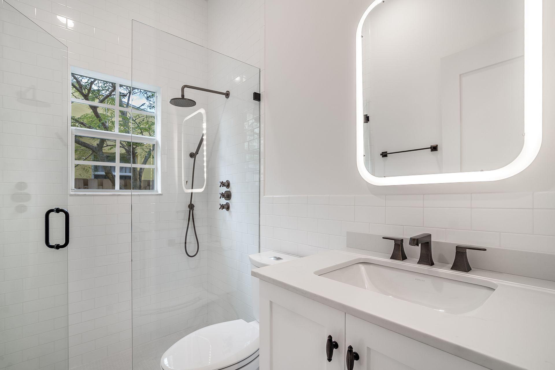 812 Sunset Road West Palm Beach, FL 33401 - Photo 21 of 29 Third Bathroom