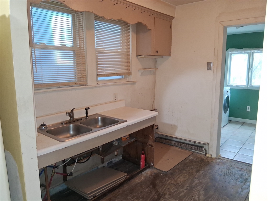 17 Langley Street Fall River, MA 02720 - Photo 14 of 31