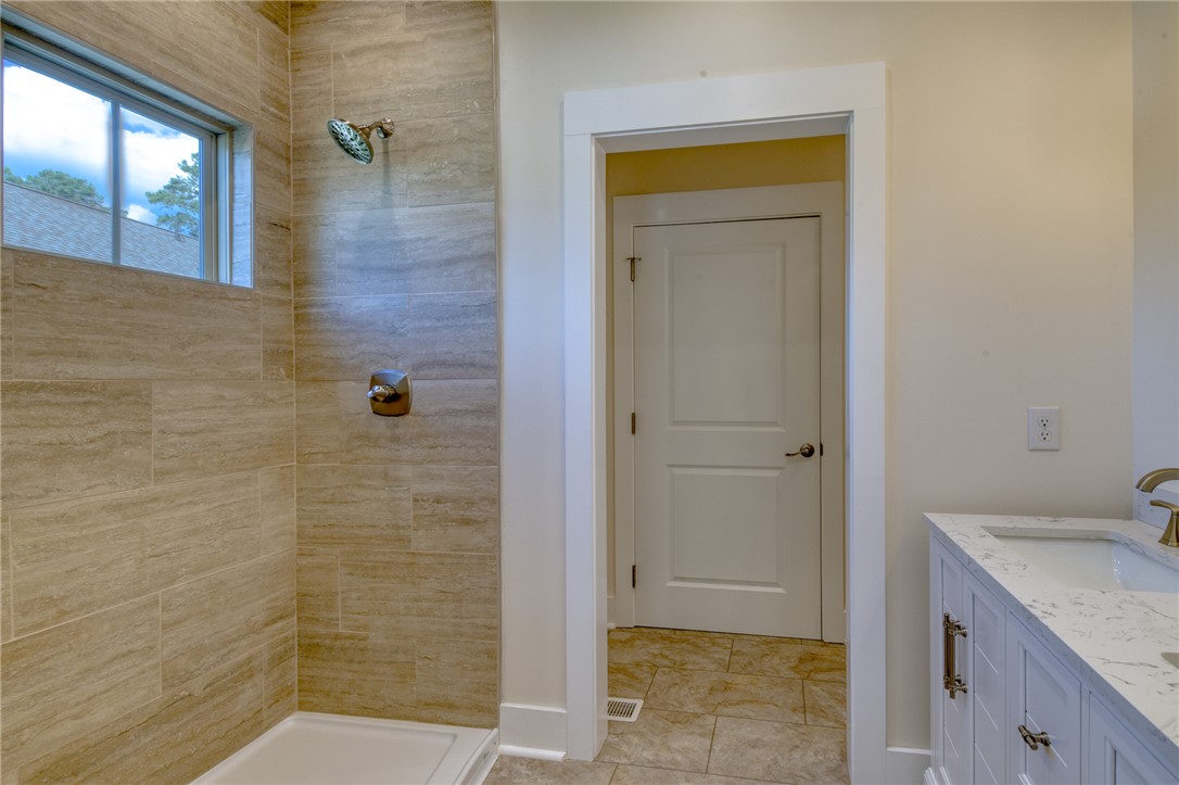 401 Long View Ridge Lane Seneca, SC 29672 - Photo 13 of 48 Primary Bathroom - Main Level