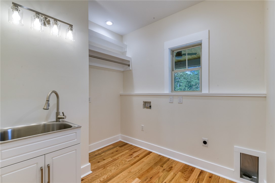 401 Long View Ridge Lane Seneca, SC 29672 - Photo 17 of 48 Laundry Room - Main Level
