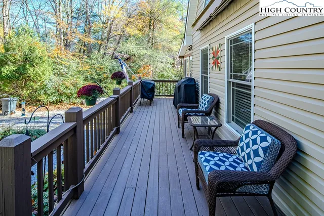 a view of balcony patio and deck