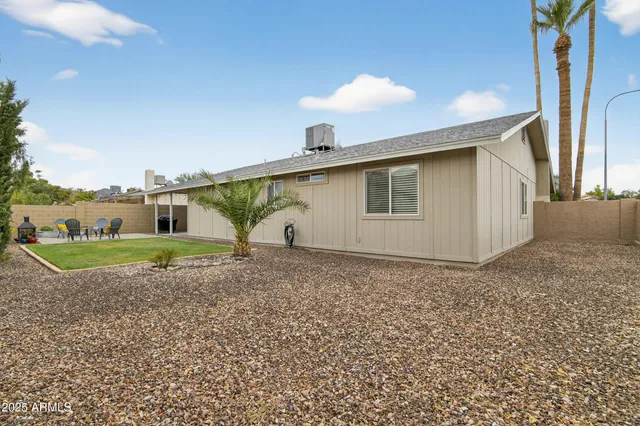 a view of entryway with a chandelier