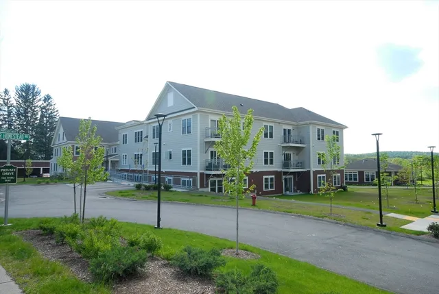 $729,000 | 336 King Street, Unit 105, Littleton, MA 01460