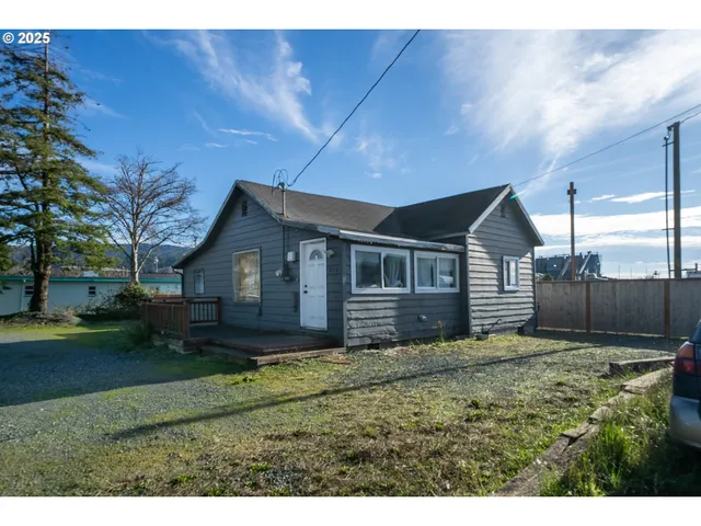 $299,000 | 807 Garibaldi Avenue, Garibaldi, OR 97118