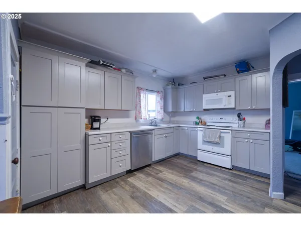 $259,000 | 807 Garibaldi Avenue, Garibaldi, OR 97118