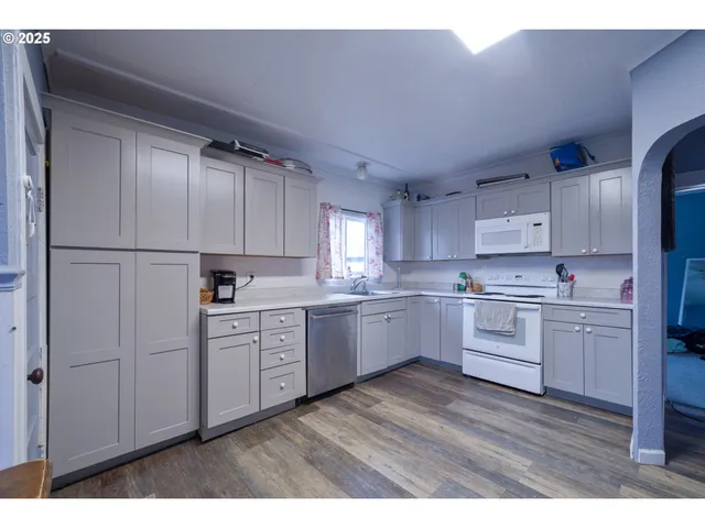 $299,000 | 807 Garibaldi Avenue, Garibaldi, OR 97118