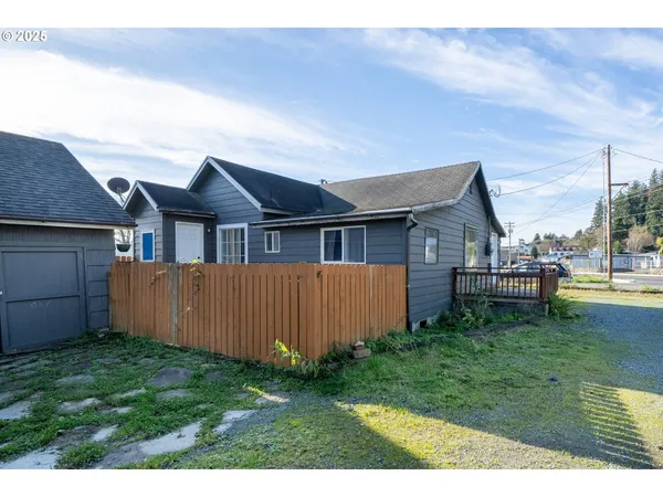 $259,000 | 807 Garibaldi Avenue, Garibaldi, OR 97118