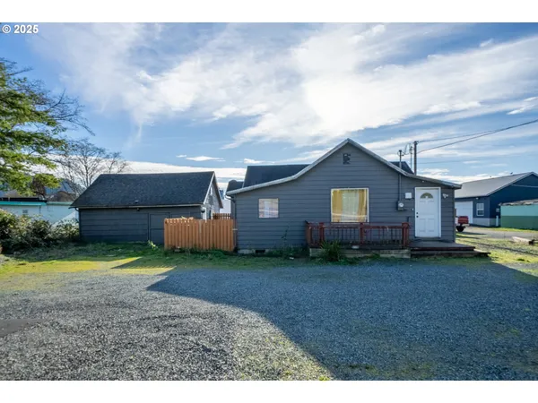 $259,000 | 807 Garibaldi Avenue, Garibaldi, OR 97118