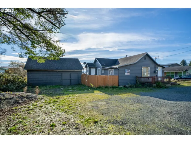 $299,000 | 807 Garibaldi Avenue, Garibaldi, OR 97118