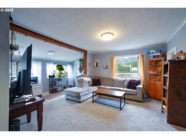 $284,000 | 807 Garibaldi Avenue, Garibaldi, OR 97118