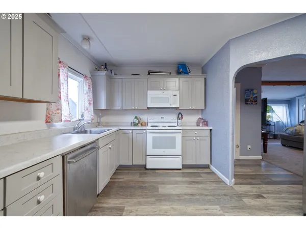 $284,000 | 807 Garibaldi Avenue, Garibaldi, OR 97118