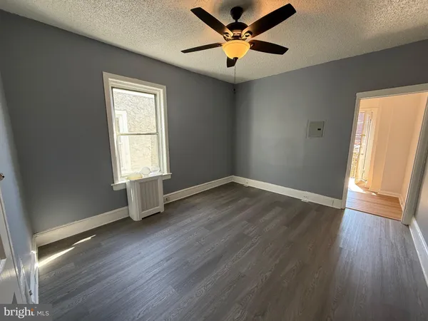 $950 | 5052 Wayne Avenue, Philadelphia, PA 19144