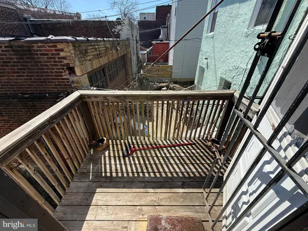 $950 | 5052 Wayne Avenue, Philadelphia, PA 19144