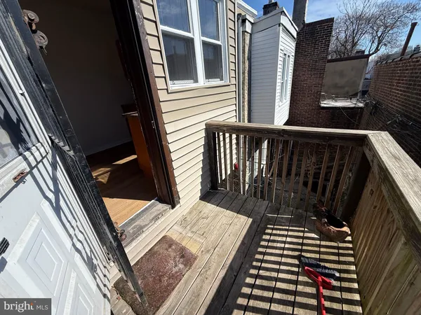 $950 | 5052 Wayne Avenue, Philadelphia, PA 19144