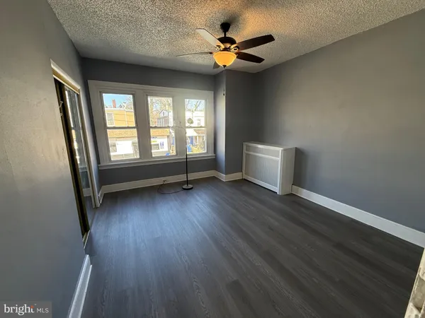 $950 | 5052 Wayne Avenue, Philadelphia, PA 19144