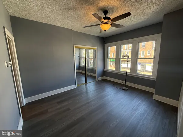 $950 | 5052 Wayne Avenue, Philadelphia, PA 19144