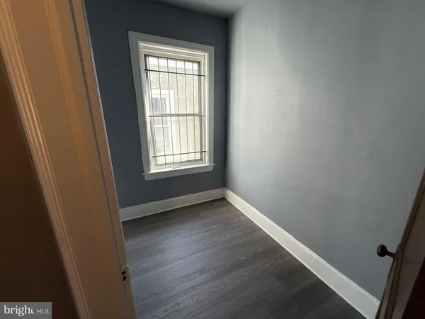 $950 | 5052 Wayne Avenue, Philadelphia, PA 19144