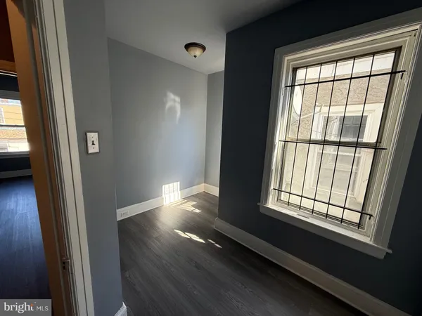 $950 | 5052 Wayne Avenue, Philadelphia, PA 19144