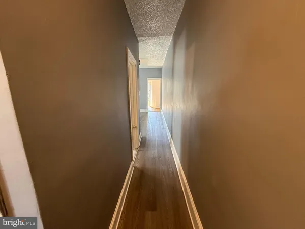 $950 | 5052 Wayne Avenue, Philadelphia, PA 19144