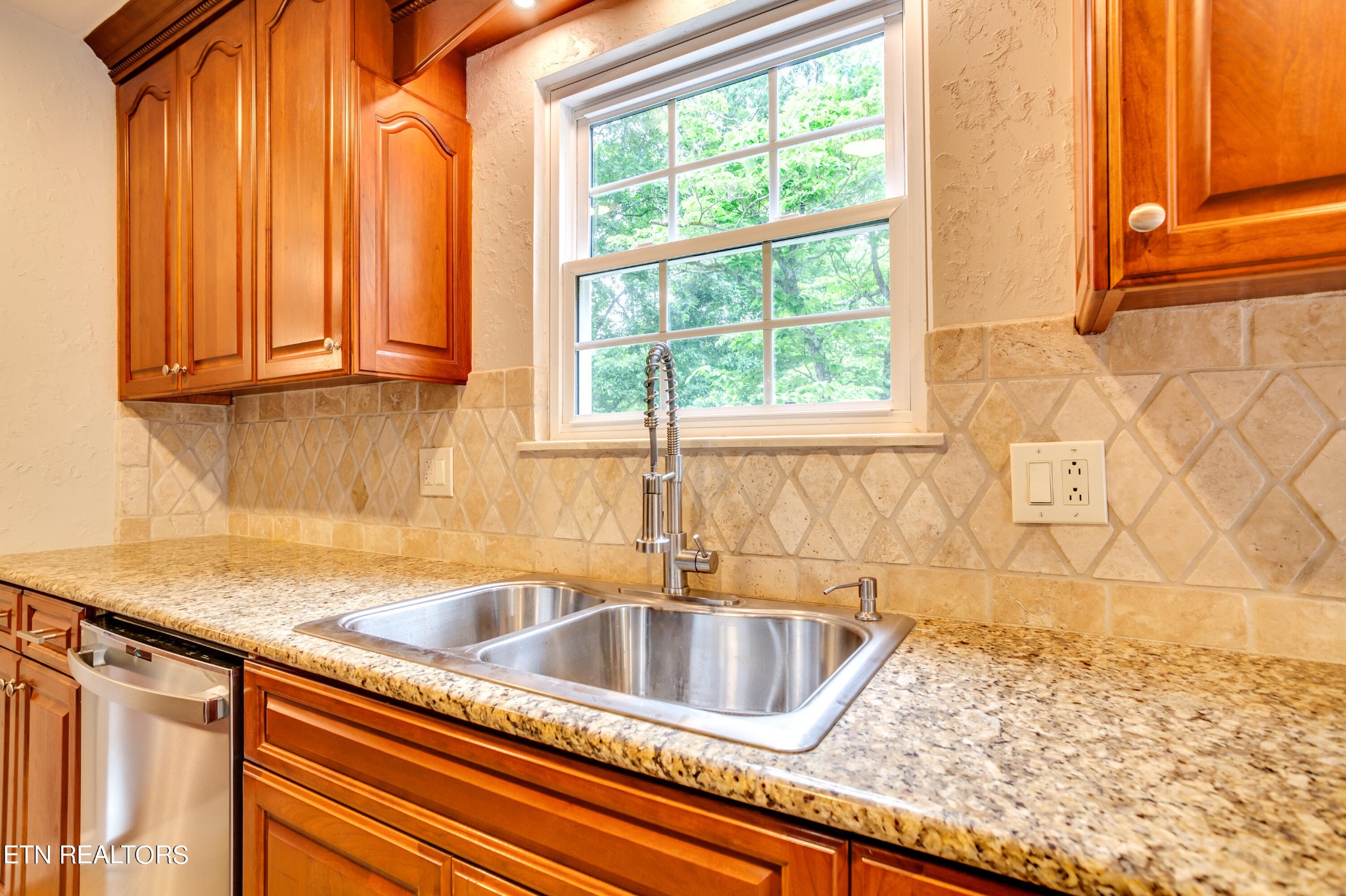 10003 Roxbury Point Knoxville, TN 37922 - Photo 16 of 47 Gallery Image 16