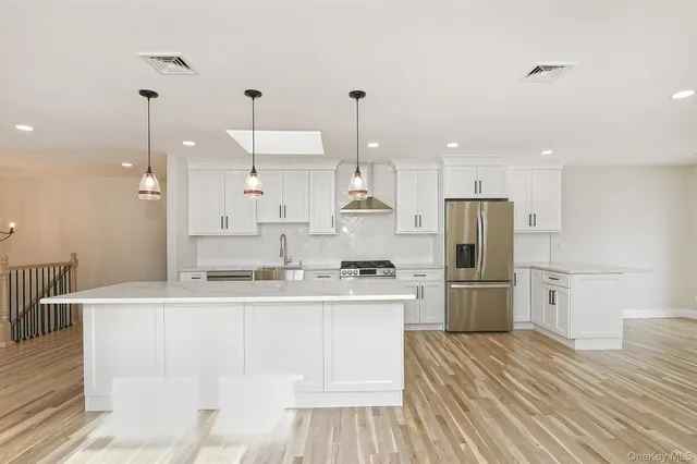 $1,150,000 | 230 Town Line Road, Commack, NY 11725