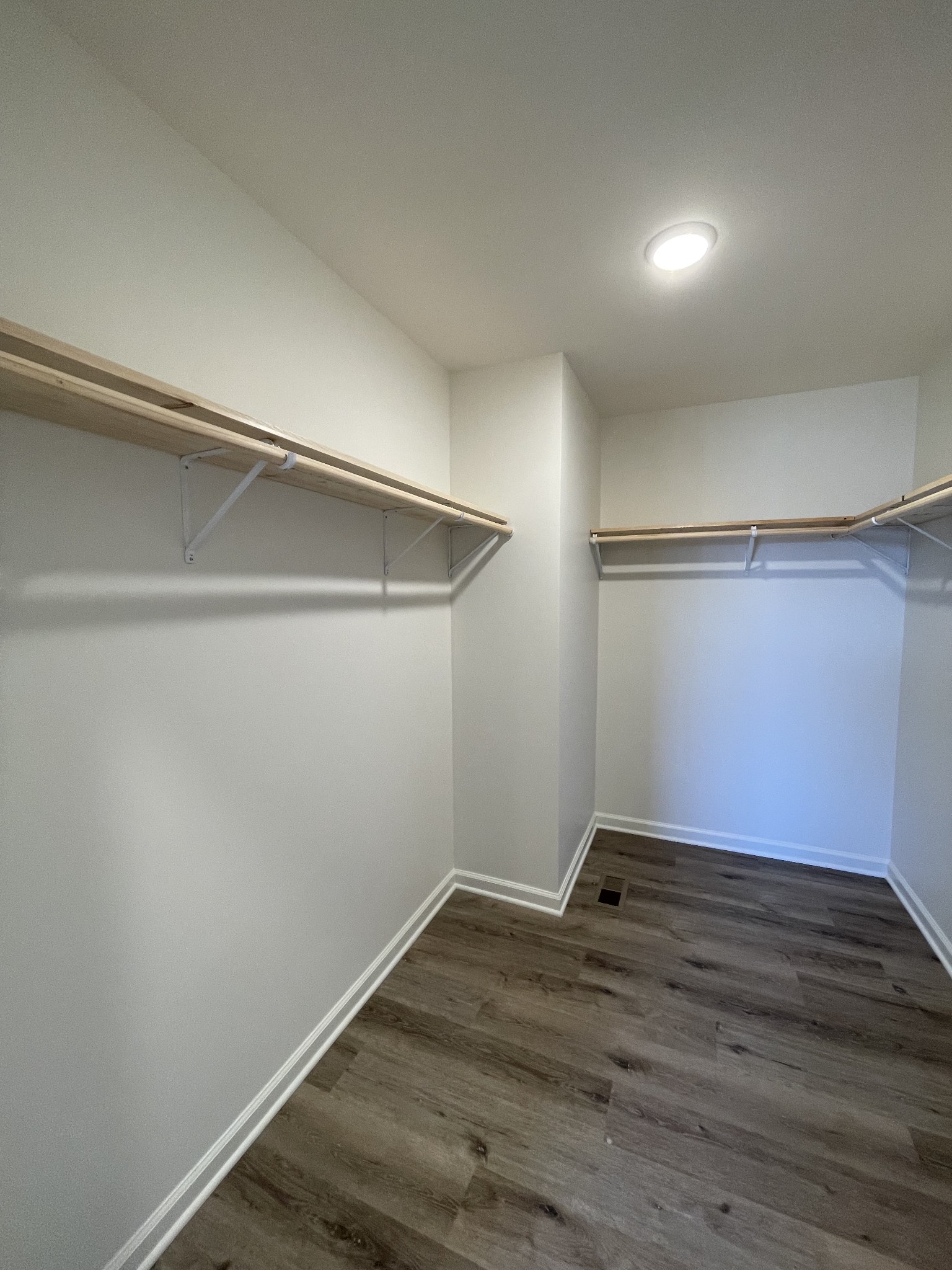 586 Pleasant Hill Road Lafayette, TN 37083 - Photo 18 of 38 a view of an empty room