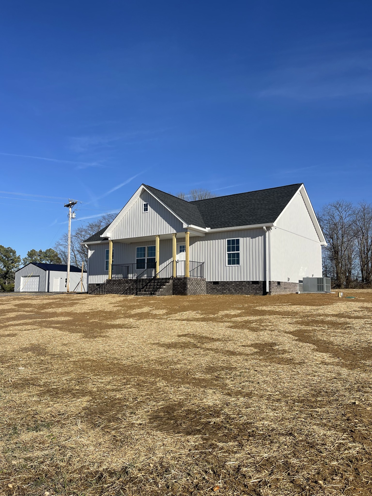 586 Pleasant Hill Road Lafayette, TN 37083 - Photo 3 of 38 a big house with wooden fence and trees in the background