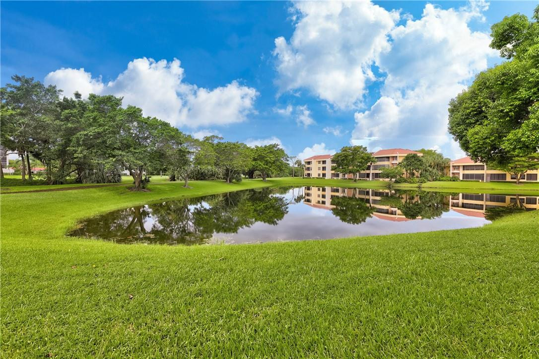 7472 La Paz Boulevard, Unit 204 Boca Raton, FL 33433 - Photo 5 of 25 Photo 5