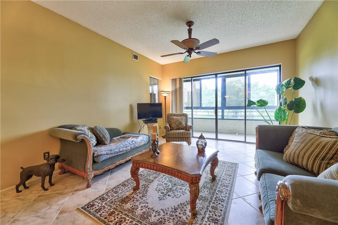 7472 La Paz Boulevard, Unit 204 Boca Raton, FL 33433 - Photo 6 of 25 Photo 6