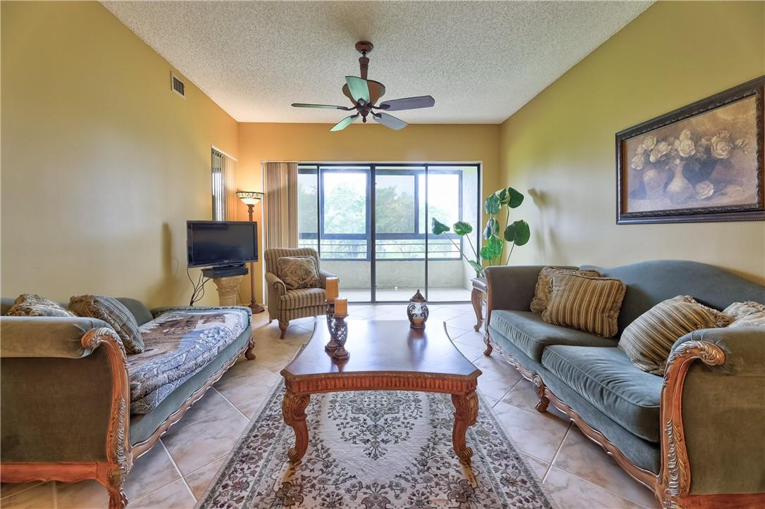 7472 La Paz Boulevard, Unit 204 Boca Raton, FL 33433 - Photo 7 of 25 Photo 7